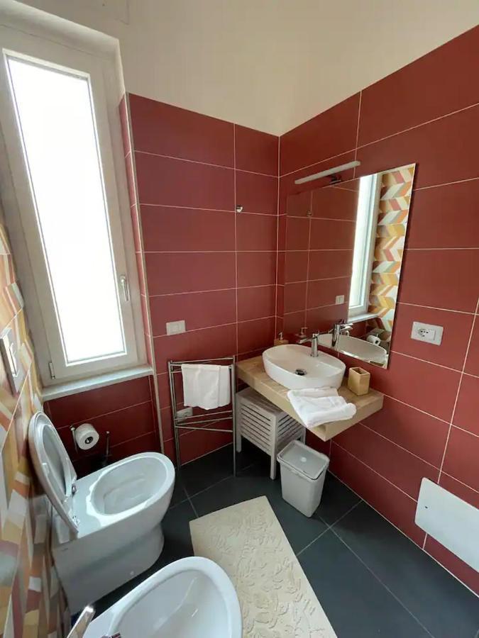 B&B Un Passo Dal Treno Piazza Vittorio Veneto 36-Salerno Station Exterior photo