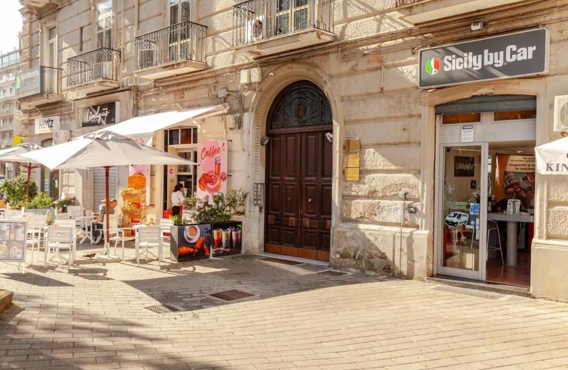 B&B Un Passo Dal Treno Piazza Vittorio Veneto 36-Salerno Station Exterior photo